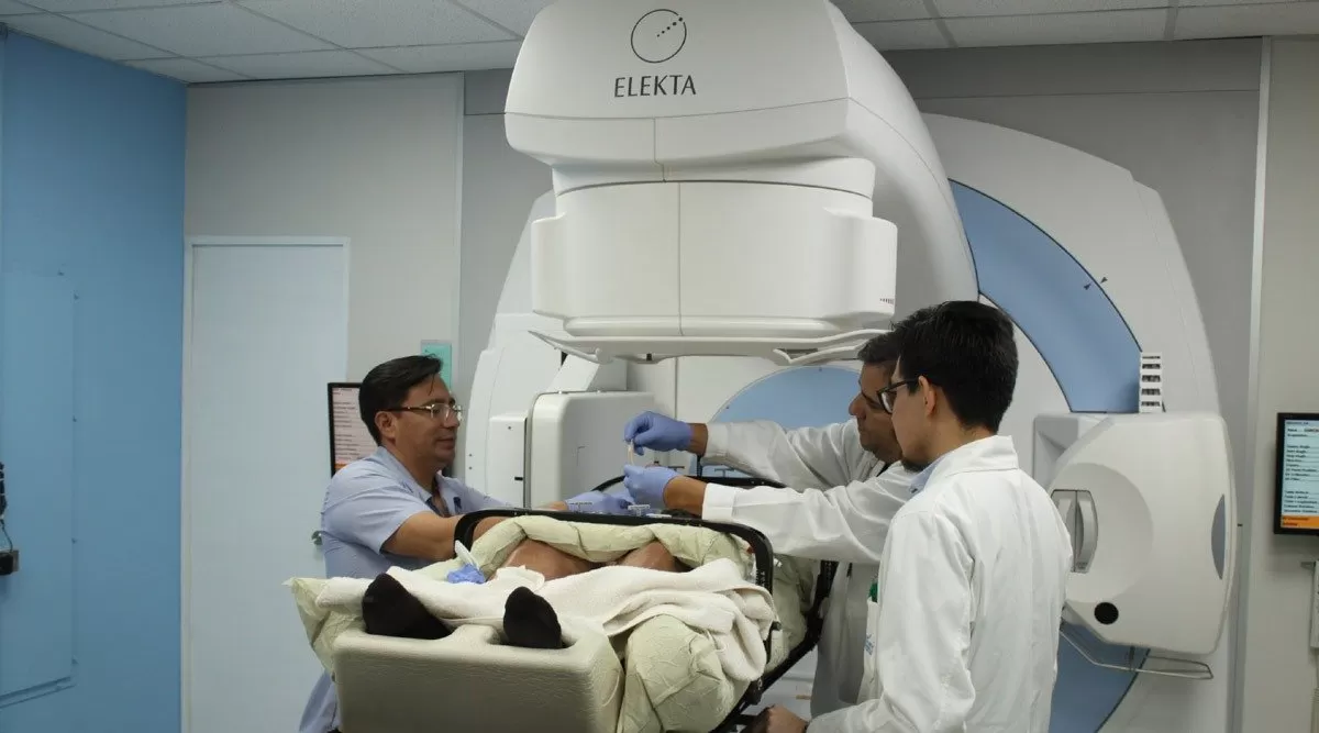 El Instituto Nacional de Enfermedades Neoplásicas de Perú (INEN) incorporó un moderno tratamiento con radioterapia dirigido a pacientes con diagnóstico de cáncer, se trata del procedimiento denominado Radioterapia Estereotáctica Corporal.