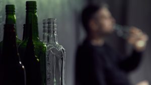 10 áreas en las que los gobiernos pueden trabajar para reducir el uso nocivo del alcohol
