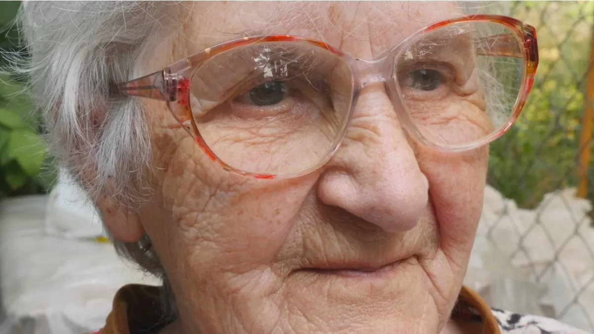Бабушка в очках