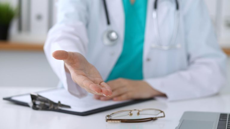 ¿Cómo el Decreto 800 garantiza el aseguramiento en salud