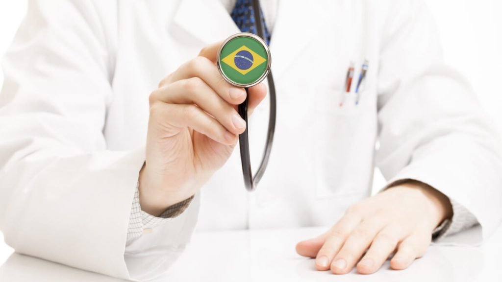 Bolsonaro anula ley de compensación económica a médicos que atiendan Covid-19