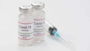 FDA podría acelerar autorización de una vacuna contra el Covid-19