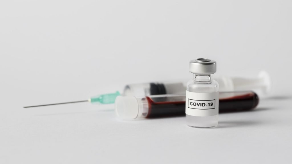 Sanofi y GSK inician el ensayo clínico de su vacuna contra el Covid-19