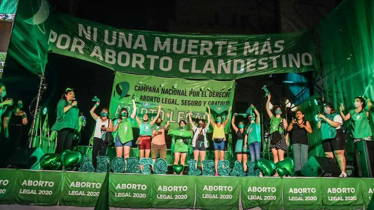 Despenalizan el aborto en Argentina en jornada histórica
