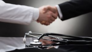 Condiciones laborales dignas y estables para el personal de salud pide la Procuraduría