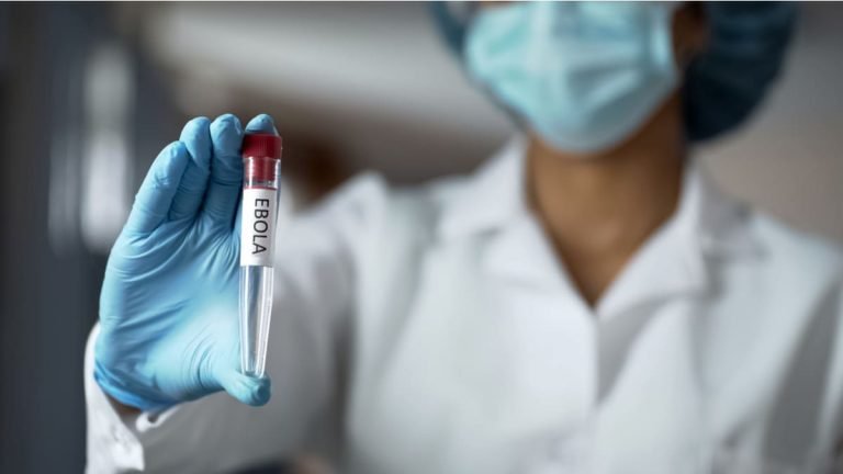 Crean primera reserva mundial de vacunas contra el Ébola