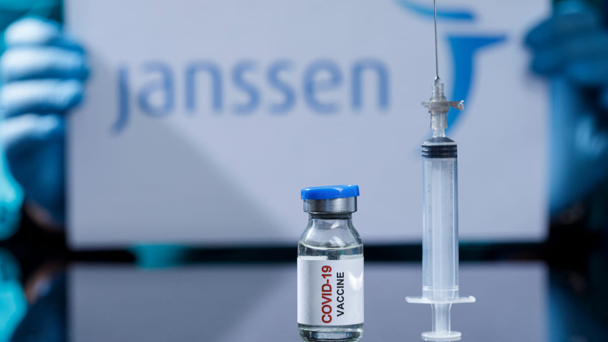 Vacuna monodosis de Janssen muestra efectividad del 66%