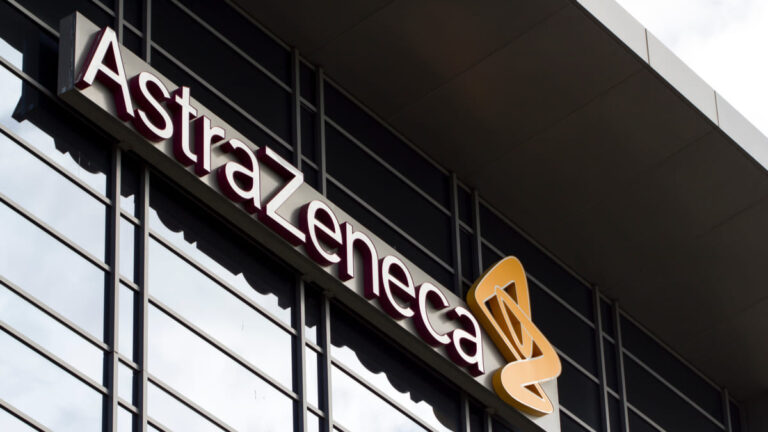 AstraZeneca cerró el 2020 con $3.100 millones de dólares de ganancia por su vacuna
