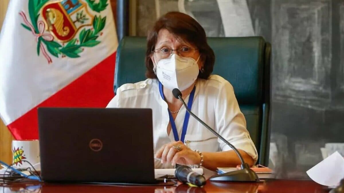 Dimite ministra de salud de Peru