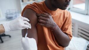 Sudáfrica suspende vacuna de AstraZeneca