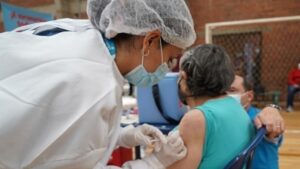 Bogotá con miras a la inmunización de las personas de entre 60 y 79 años