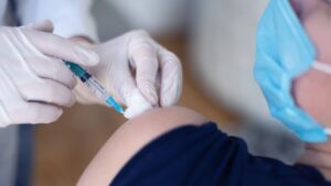 1.241 vacunados no eran prioritarios afirma la Contraloría