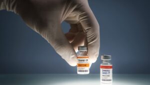 Segunda dosis de Pfizer a los vacunados con AstraZeneca muestra ser segura