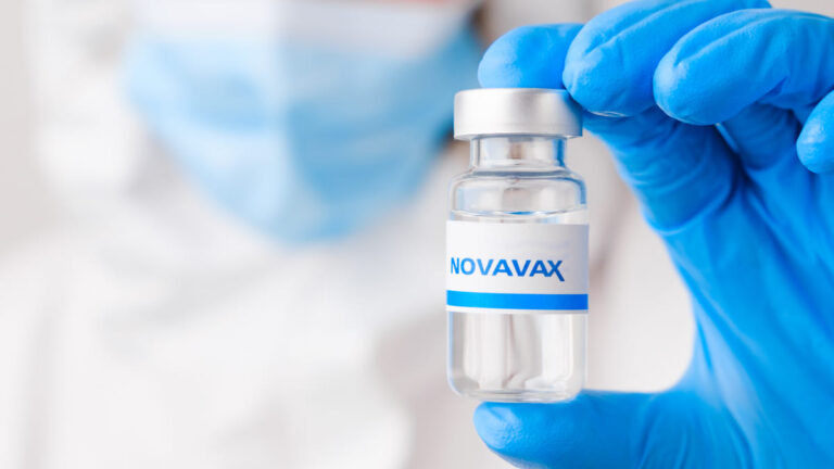Vacuna anticovid de Novavax muestra eficacia del 90.4%