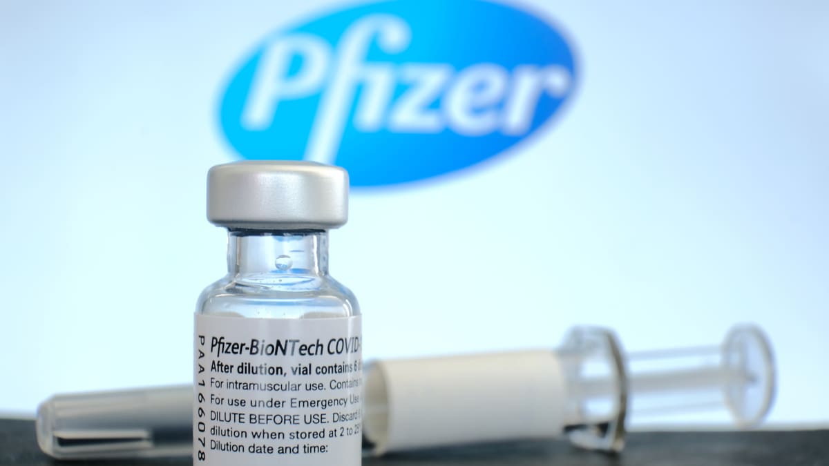 Vacuna Pfizer obtiene aprobacion total FDA