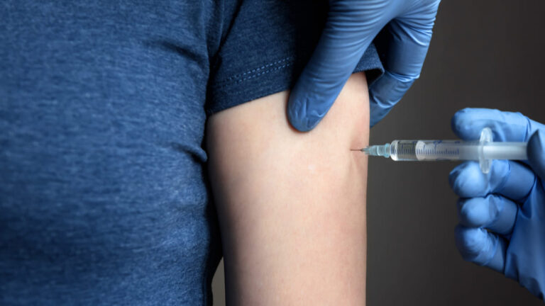 cdc recomiendan por unanimidad vacuna Pfizer 16 años
