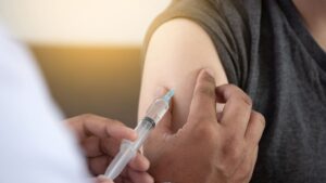 Solo 1 de cada 4 personas está completamente vacunada contra el Covid-19 en Latinoamérica
