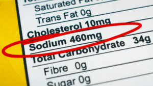 FDA propone reducir nivel de sodio alimentos