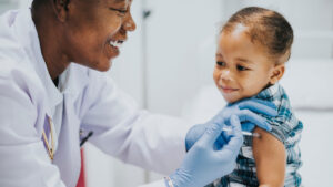 La OMS recomienda el uso masivo de la vacuna contra la malaria incluso en niños