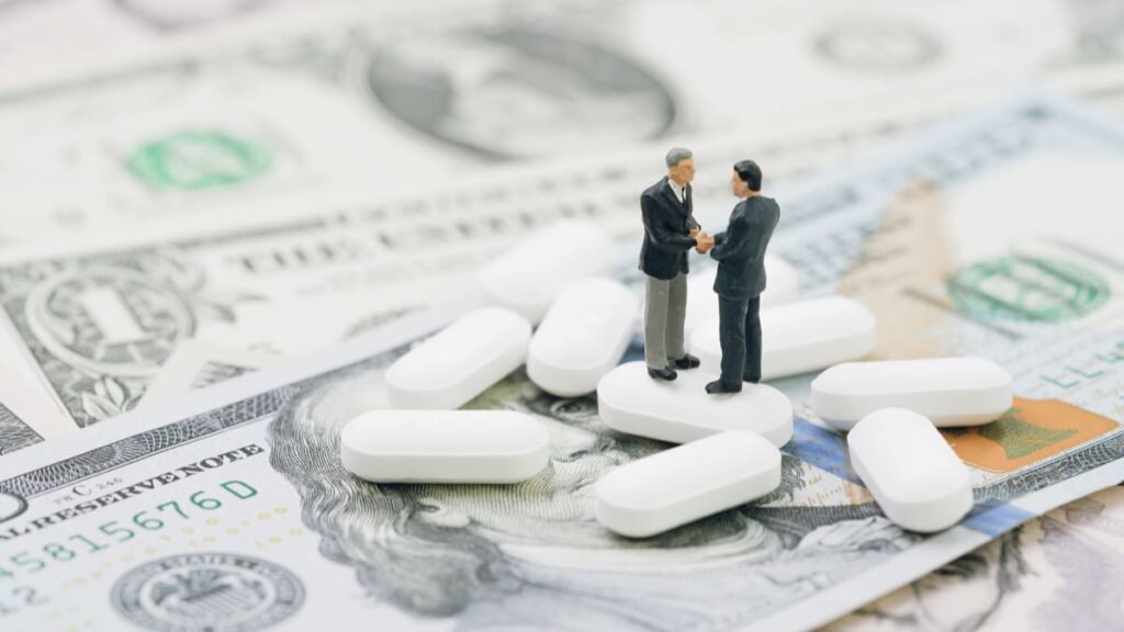 Las 5 mayores ofertas de fusiones y adquisiciones de la industria farmacéutica en el último semestre 2021