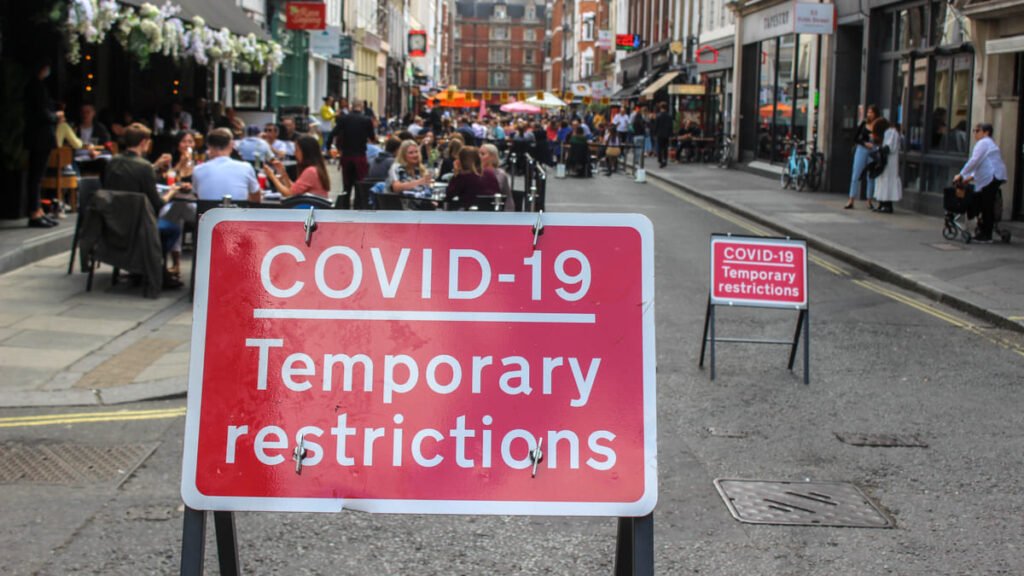 Se imponen nuevas medidas restrictivas en Europa debido a un rebrote de Covid-19