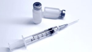 biontech prepara vacuna variante omicron moderna j&j