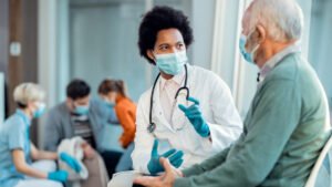 Tras dos años de pandemia, persisten interrupciones en la prestación de servicios de salud