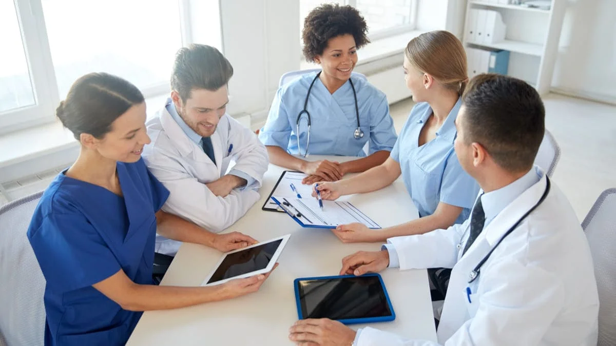 crean comite de expertos para eventos adversos vacunacion covid-19 colombia