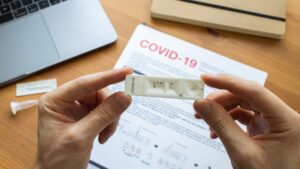 Aprueban venta libre de pruebas de antígenos caseras para detectar Covid-19 en Colombia