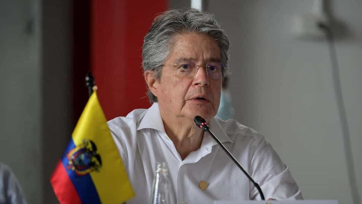 Presidente de Ecuador aplica veto parcial a la ley que permite el aborto en caso de violación