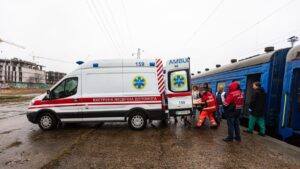 Ucrania denuncia atentados a médicos y destrucción de más de 400 hospitales (1)
