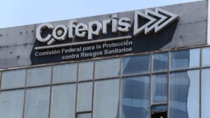 En operativo a la Comisión Federal para la Protección contra Riesgos Sanitarios -Cofepris- detienen a 32 funcionarios por corrupción