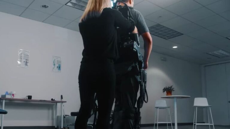 FDA autoriza primer exoesqueleto para pacientes con esclerosis múltiple Credito Ekson Bionics