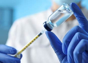 FDA autoriza dosis de refuerzo para la variante ómicron de Pfizer y Moderna