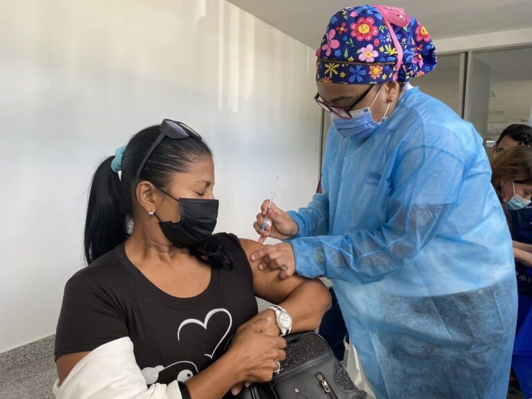 Este fue el balance de la primera jornada de vacunación del país Foto - Alcaldia de Barranquilla