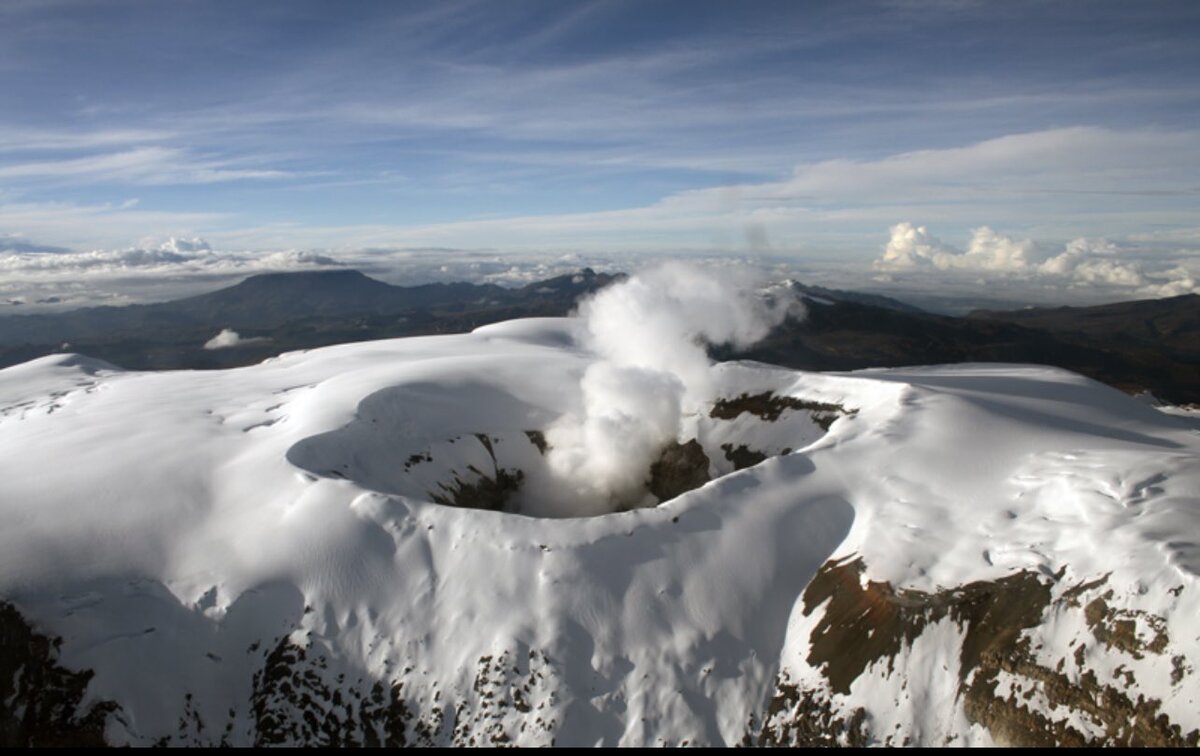 Minsalud establece directrices para el manejo de la emergencia por el volcán Nevado del Ruiz