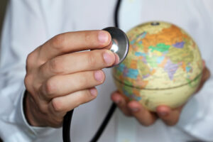 Fuerza laboral medica remuneracion y migracion internacional de medicos y enfermeras de los paises de la OCDE