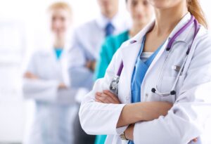 Reforma a la salud nuevas obligaciones para los médicos generan oleada de críticas