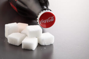 OMS evalúa el potencial cancerígeno del edulcorante aspartamo utilizado en Coca-Cola Diet