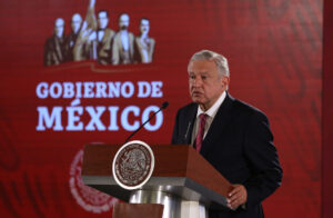 Presidente de México busca optimizar recursos con la compra de 12 hospitales concesionados al IMSS e ISSST