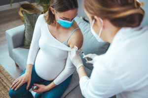FDA aprobó primera vacuna contra el virus sincitial respiratorio en gestantes