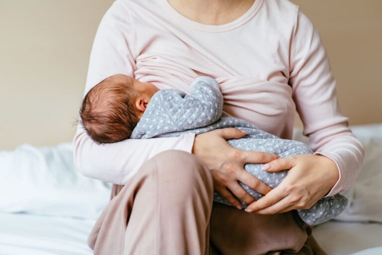 Impulsar la lactancia materna en entornos laborales, nuevo llamado de la OMS