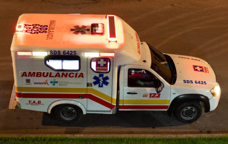 Irregularidades en el servicio de ambulancias de Bogotá: sellan 4 vehículos y destruyen medicamentos vencidos