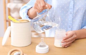 FDA prevenir Cronobacter sakazakii asociado con el consumo de fórmula infantil en polvo