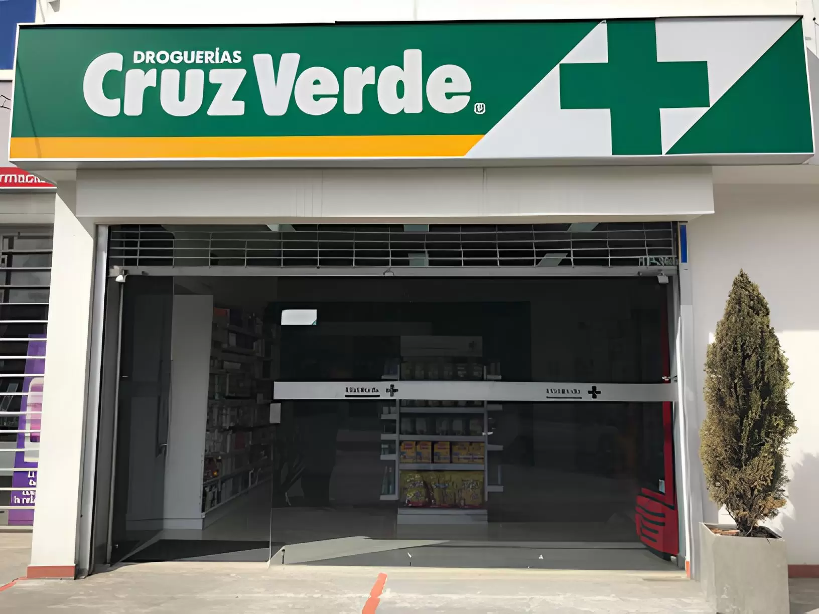 EXCLUSIVA Cruz Verde suspende dispensación de medicamentos no PBS a EPS Sanitas