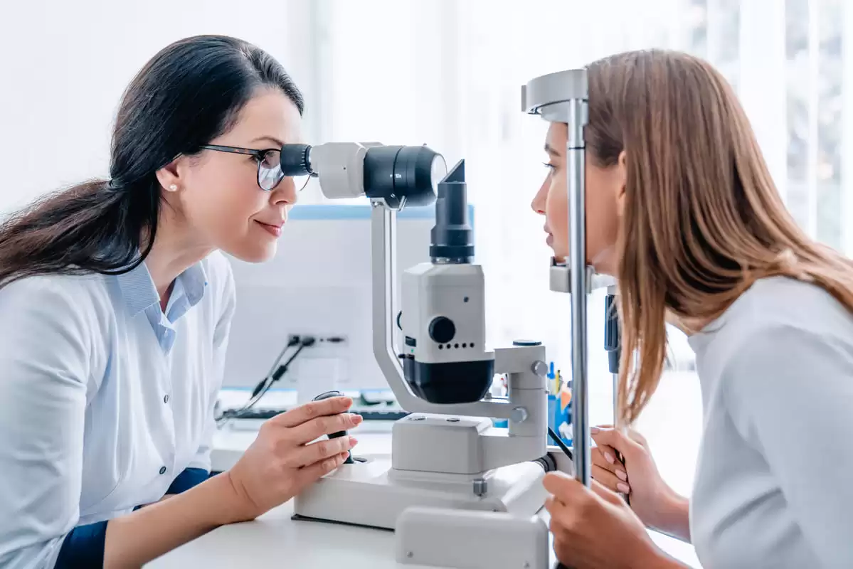 El entorno laboral, el tercer lugar en el que se generan más enfermedades oculares