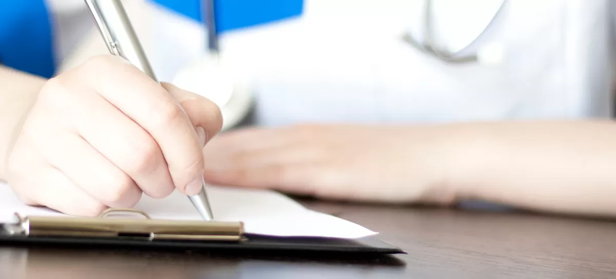 Importancia de las cláusulas de llamamiento en garantía en los contratos con los médicos especialistas