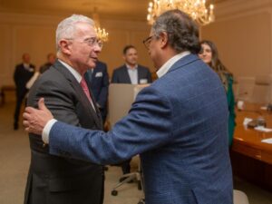 Reunión entre Petro y Uribe culminó sin acuerdos sobre reforma a la salud. Foto Radio Nacional Twitter