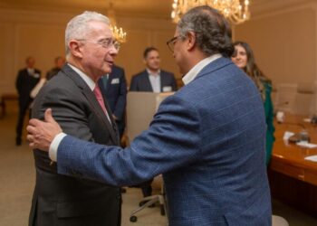 Reunión entre Petro y Uribe culminó sin acuerdos sobre reforma a la salud. Foto Radio Nacional Twitter