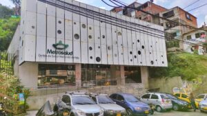 Centro de Salud Manantial de Vida de Medellín, reabre tras mejorar su infraestructura